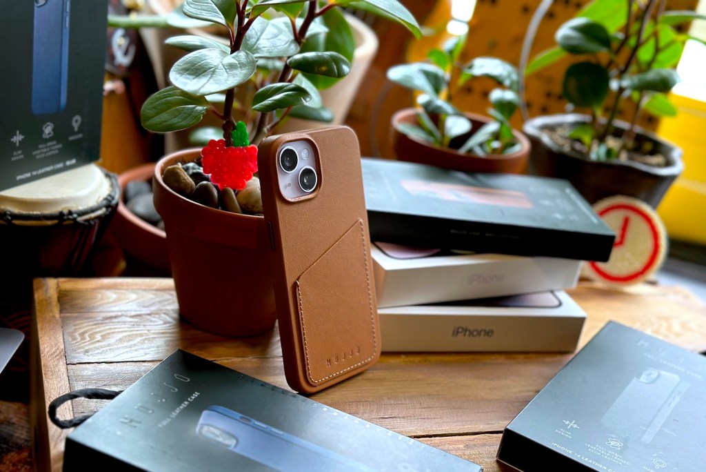 leather iPhone 14 case
