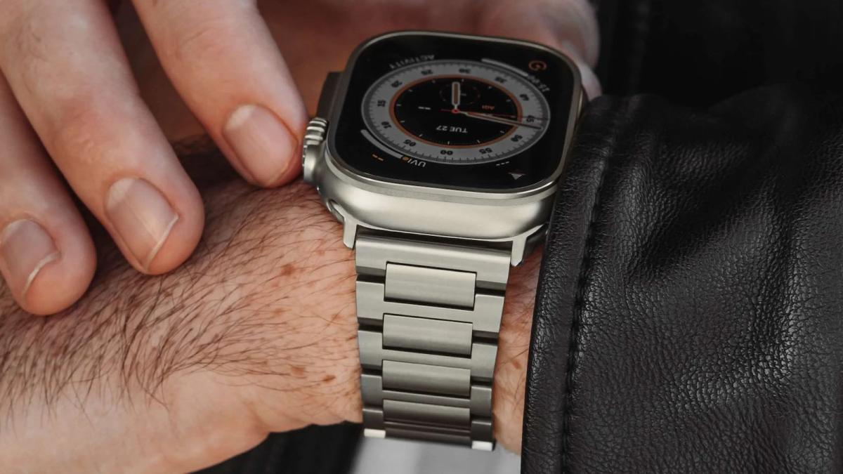 SANDMARC Titanium Apple Watch Band
