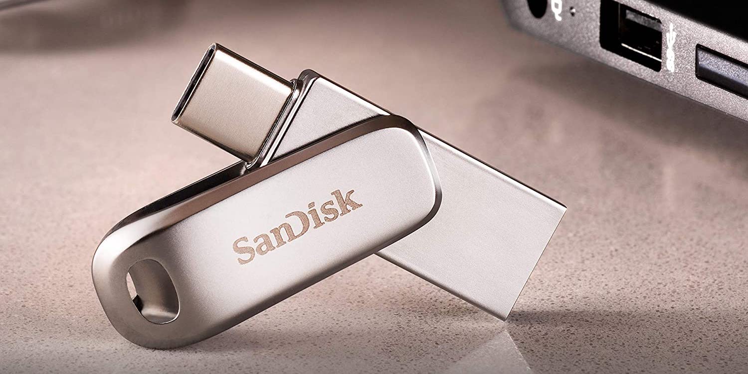 SanDisk's 128GB USB-C flash drive is a great stocking stuffer at
