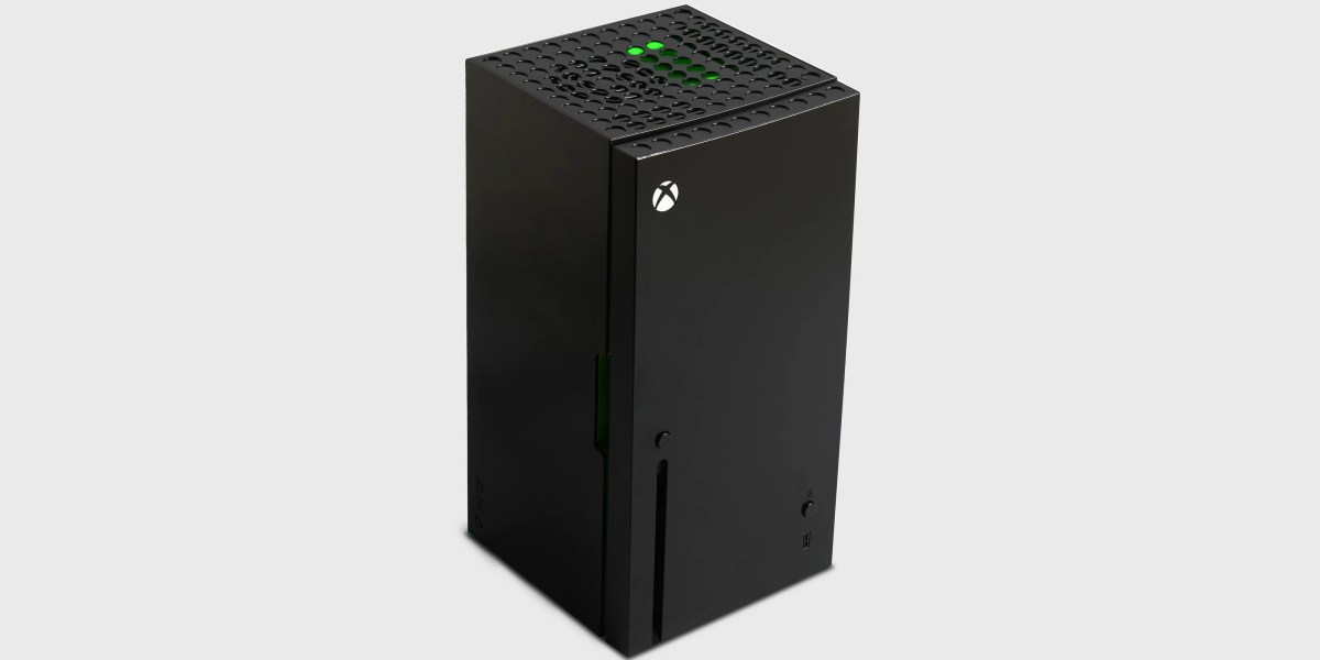 Xbox Series X Replica 8-Can Mini Fridge