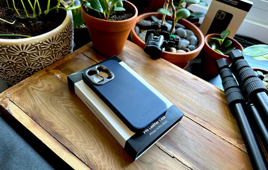 SANDMARC Leather iPhone 14 review