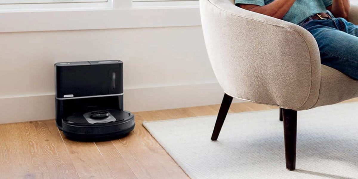 Shark UR2500SR AI Ultra Robot Vacuum with the self-emptying base