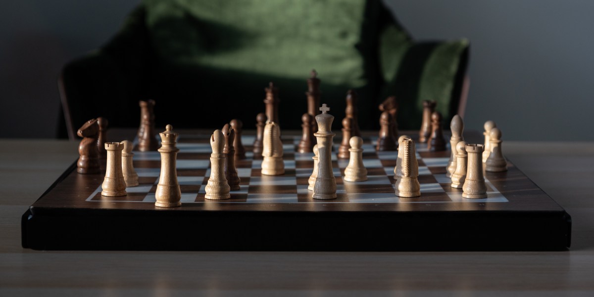 GoChess smart new robotic chess board