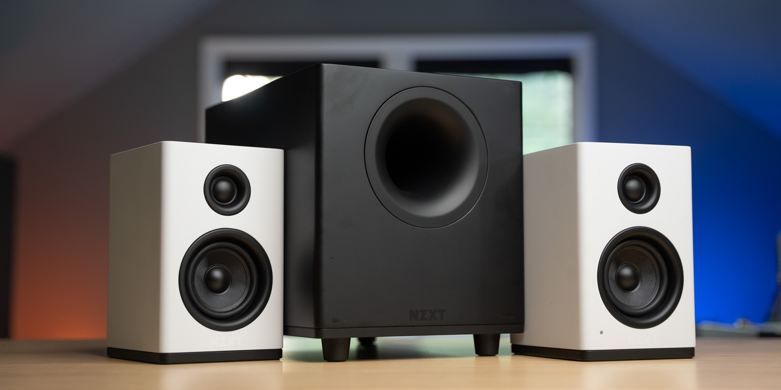 NZXT RELAY SPEAKERS ホワイト NZXT Relay brings new headset, speakers, auto-switching stand