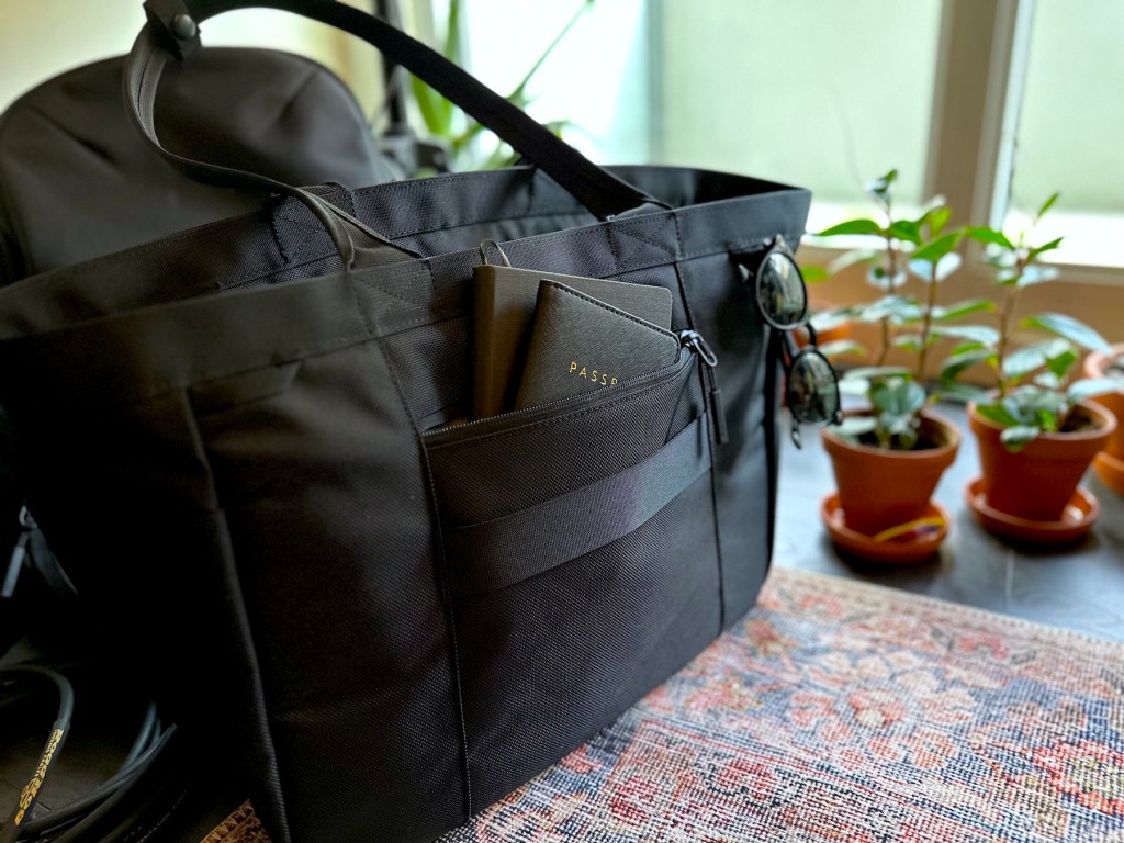 Review: The new Aer City MacBook Tote bag