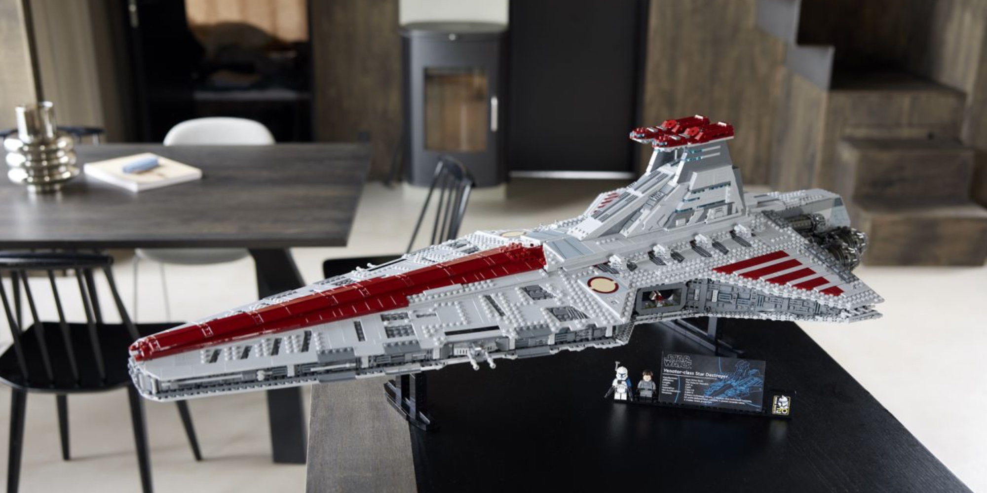 LEGO UCS Venator officially revealed ahead of October 1 release