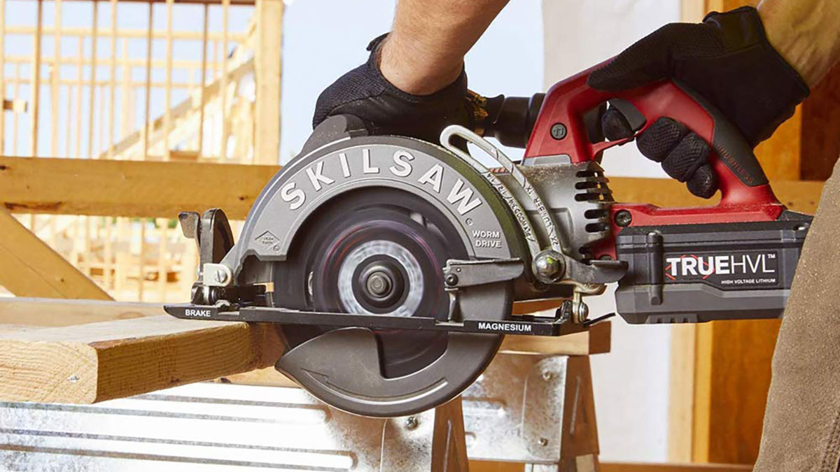 Battery powered discount worm drive saw