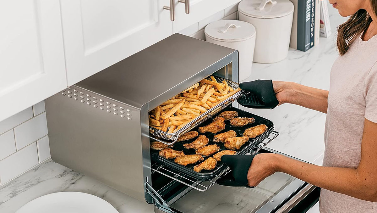 This Ninja 10-in-1 smart air fry oven takes the guess work out of cooking  for $250 (24% off)