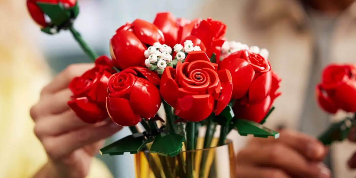 https://9to5toys.com/wp-content/uploads/sites/5/2023/12/LEGO-Bouquet-of-Roses-close-up.jpg?w=1200&h=600&crop=1