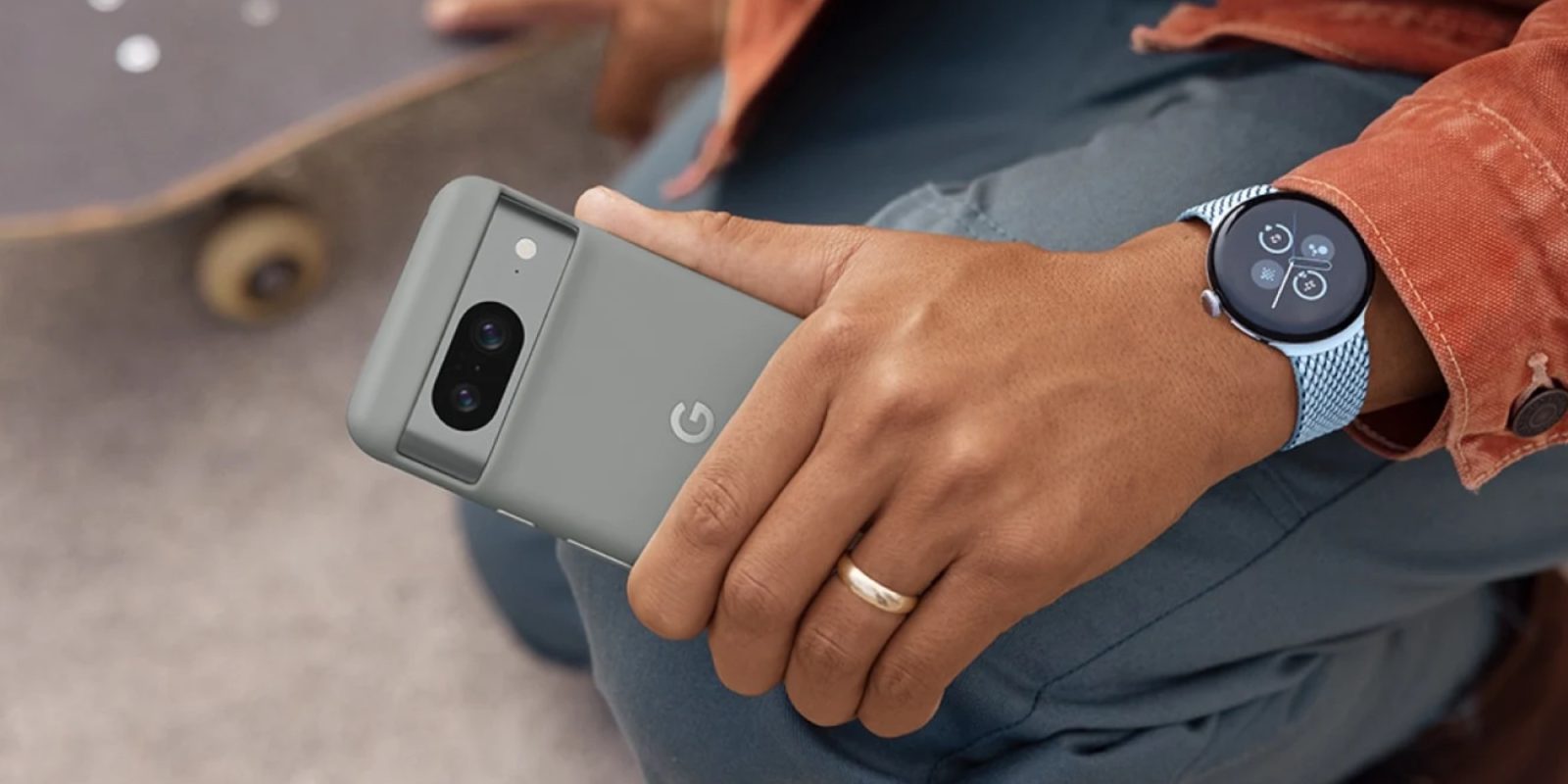 a hand holding a cell phone