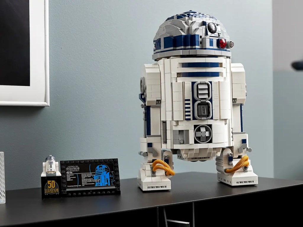 LEGO Star Wars 75308 R2-D2 set
