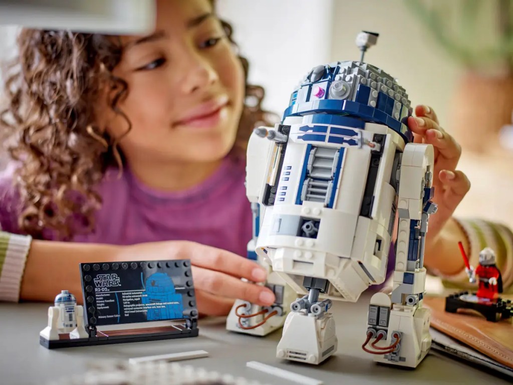 girl playing with 75379 R2-D2 set