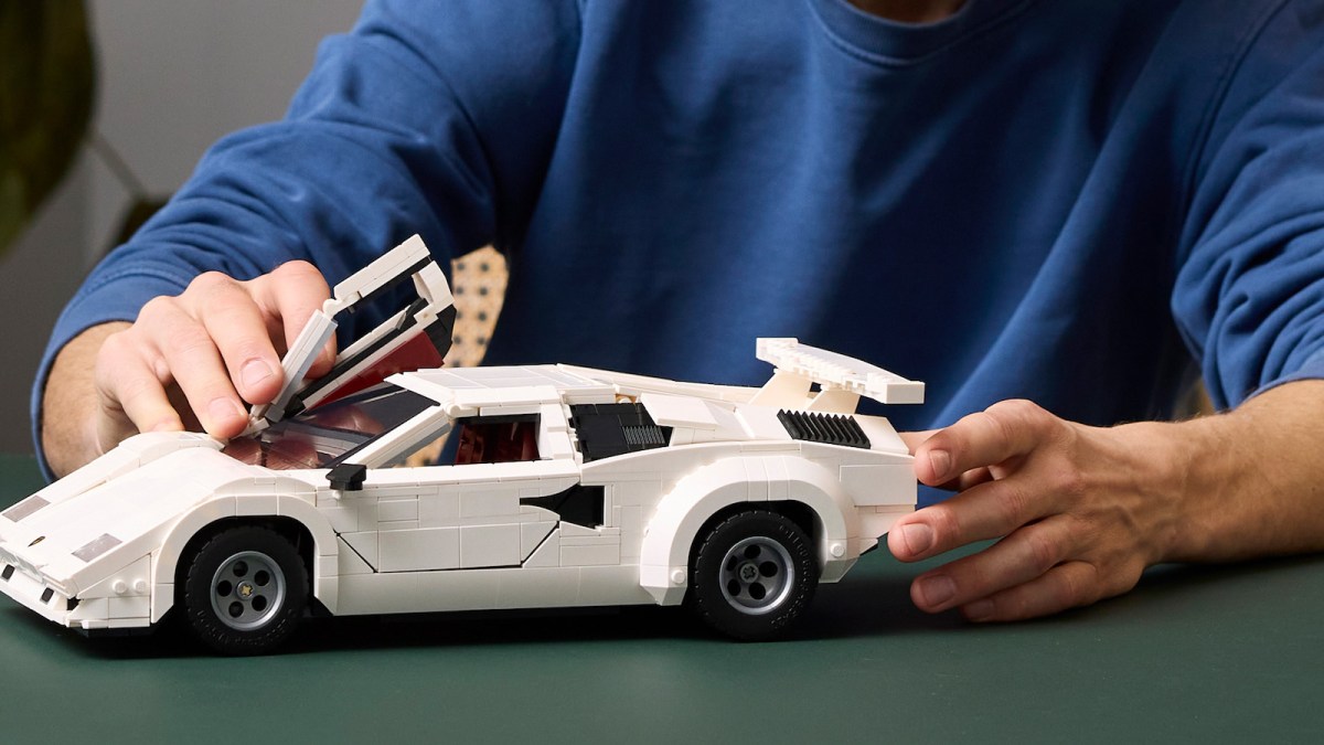 LEGO Icons Lamborghini Countach 5000 Quattrovalvole-05