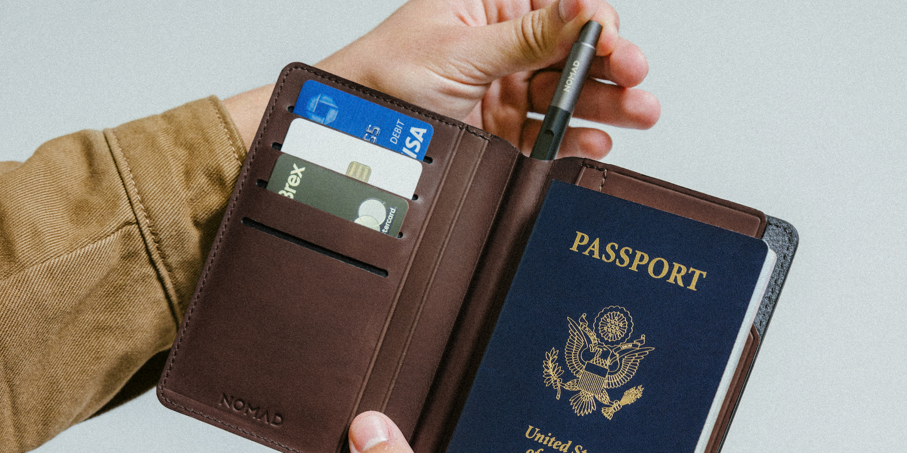 Nomad-Passport-Wallet-02.jpeg?