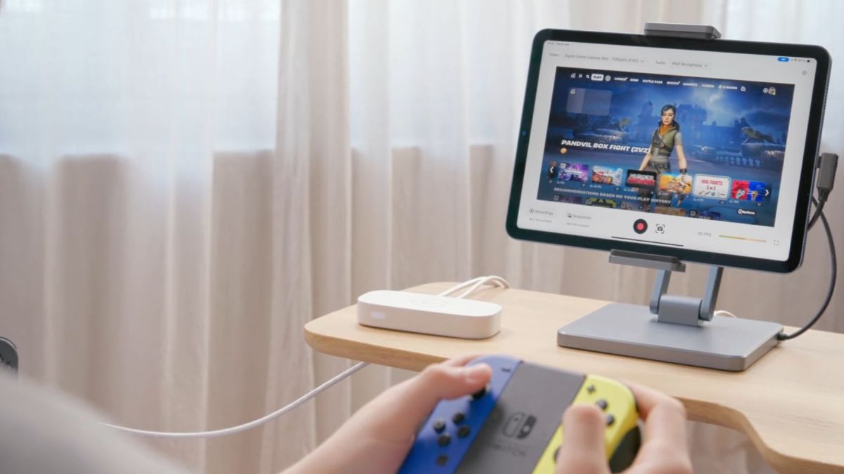 Elgato Game Capture Neo connected to a Nintendo Switch and an iPad.
