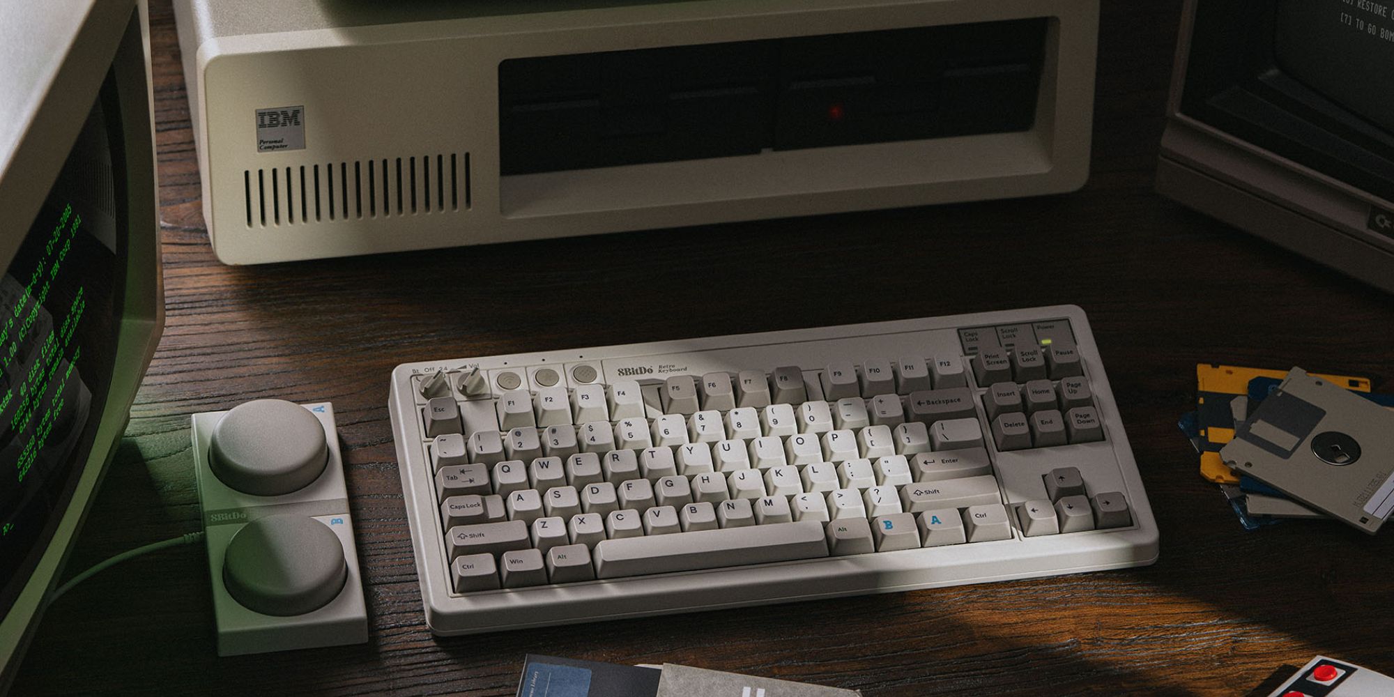 لوحة المفاتيح الميكانيكية الرجعية 8Bitdo’s M هي الآن 40 في المائة