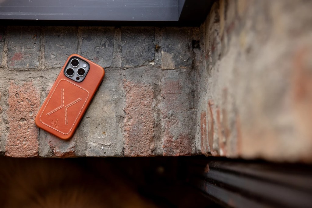 Heritage Leather Case iPhone 16