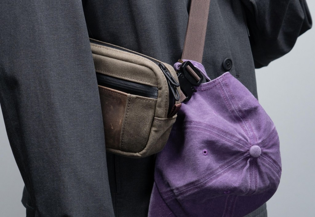 WaterField iPhone 16 Shinjuku Sling bag