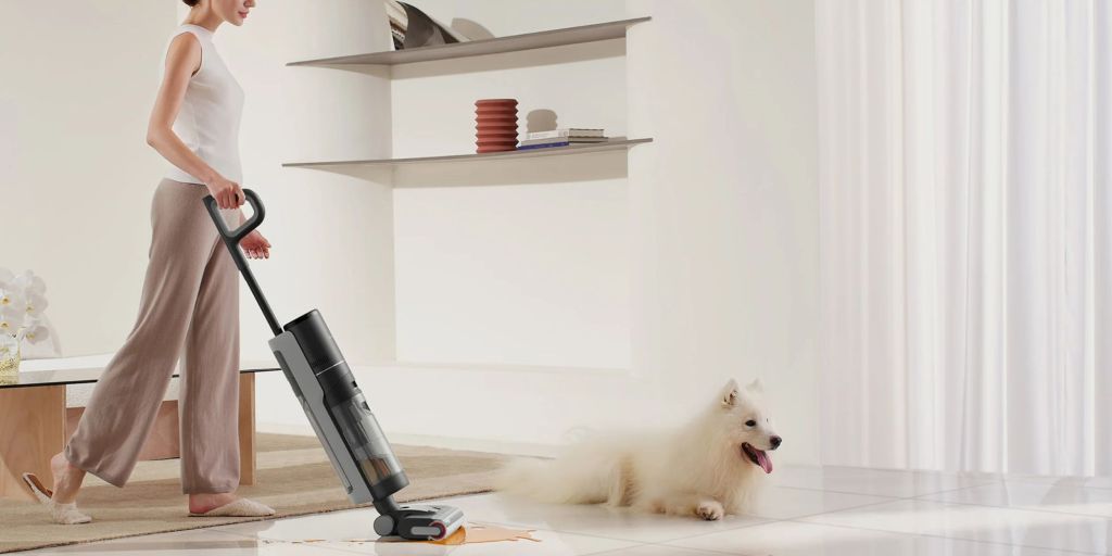 Image showing a person using H12 Pro Vacuum.