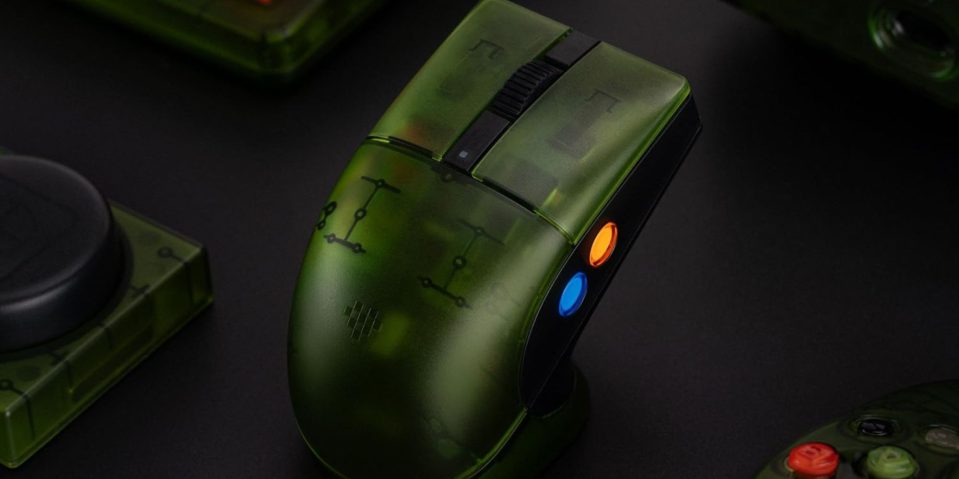 Image showing a render of 8BitDo R8 gaming mouse.