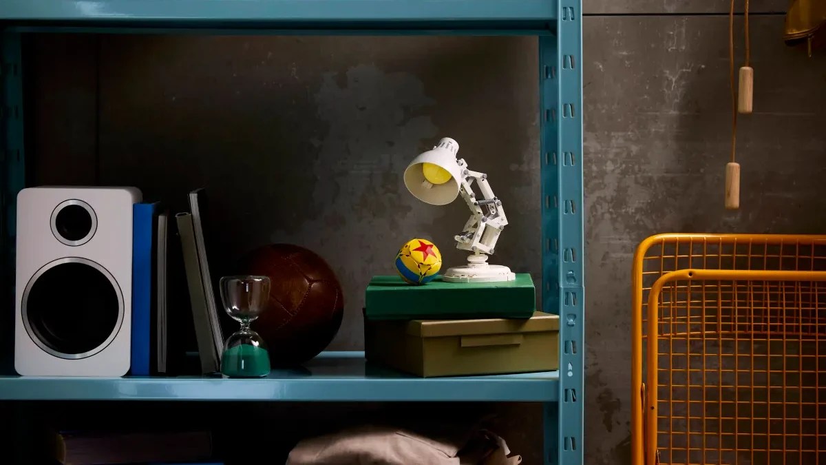 A shelf with objects on it