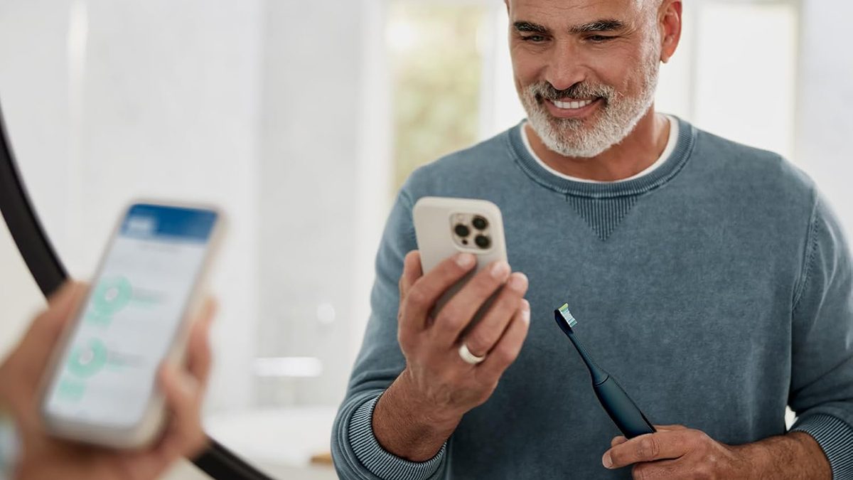 Philips Sonicare’s premium DiamondClean smart 9300 electric toothbrush hits new $175 low or grab the 4100 model at $40
