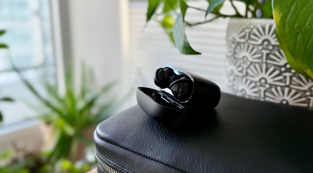 A black case with a black lid on a black leather case