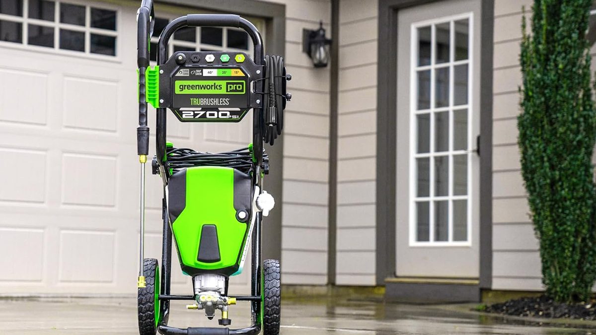 A green and black machine