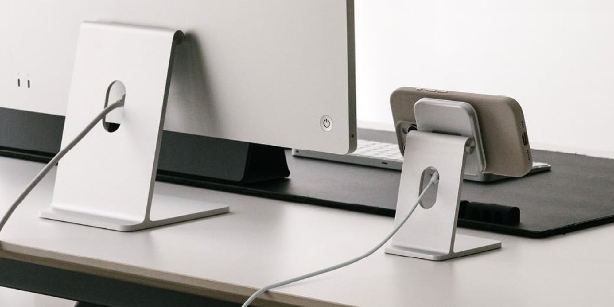 Image showing elago's Qi2 15W aluminum MagSafe charging stand.