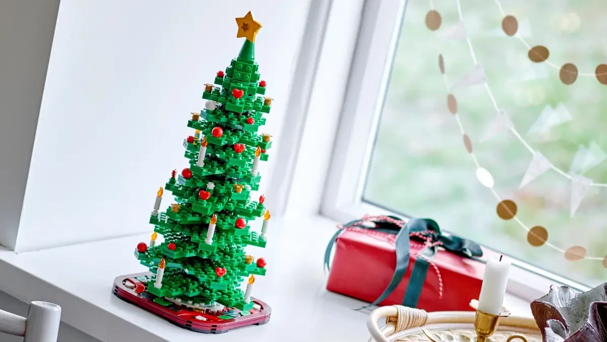 A christmas tree made of legos