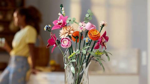 A glass vase with flowers