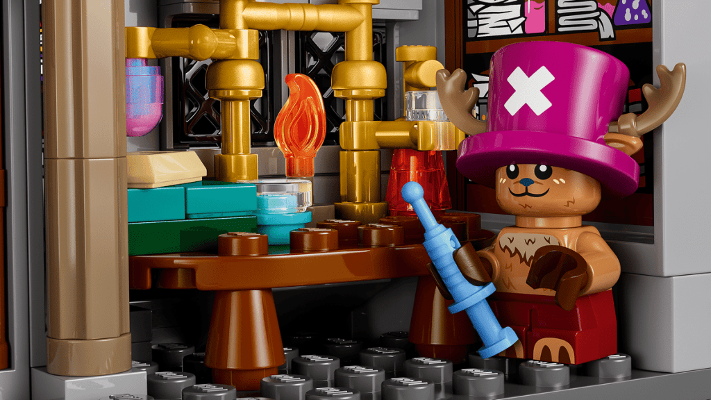 A toy building blocks with a bear and a hat
