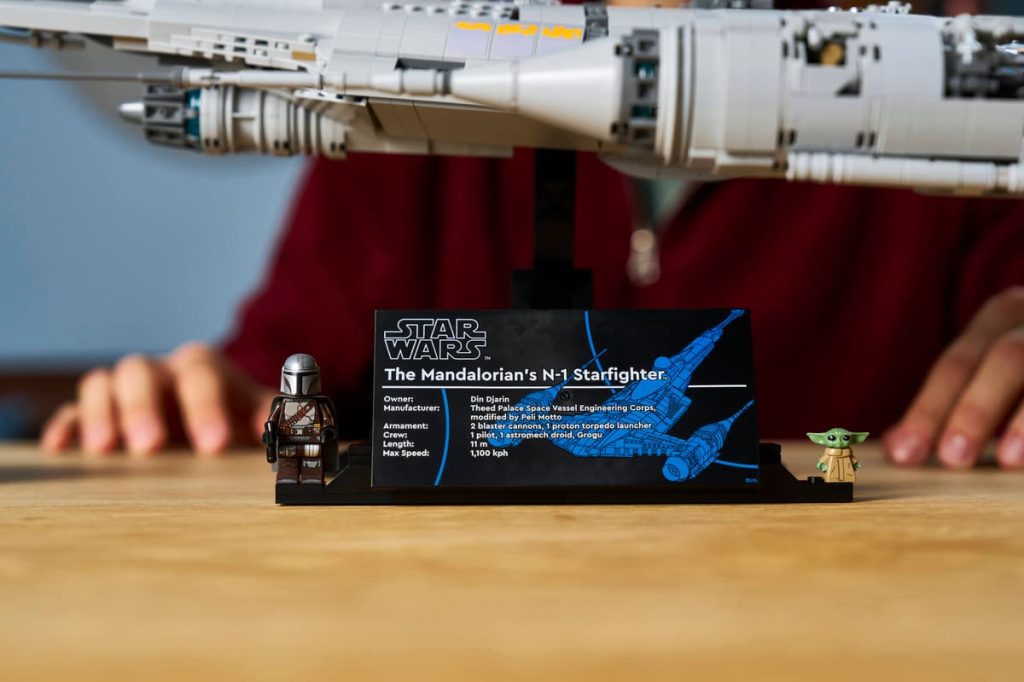 A toy model of a star wars ship