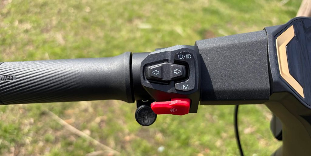A close up of a handlebar