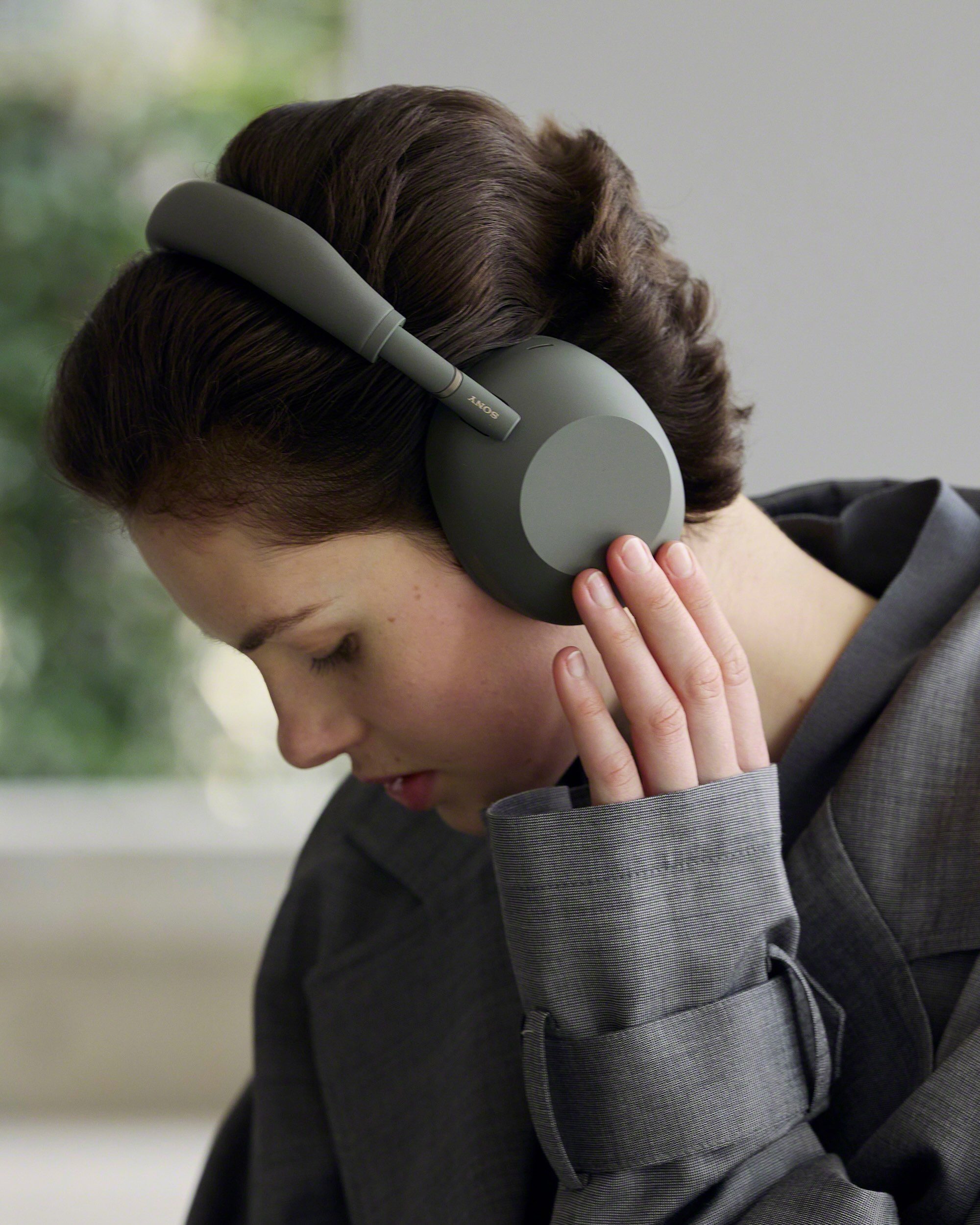 Sony expands XM6 headphone lineup with new Olive Gray edition