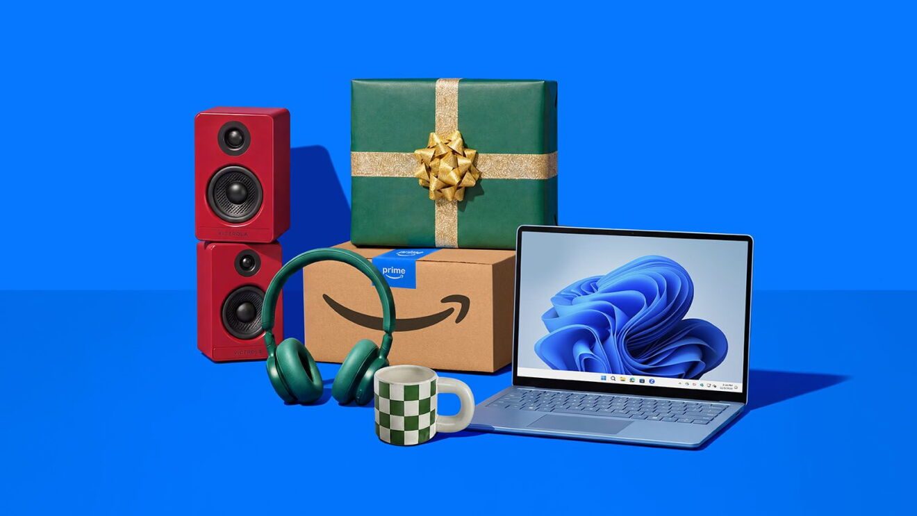 A laptop and speakers and headphones