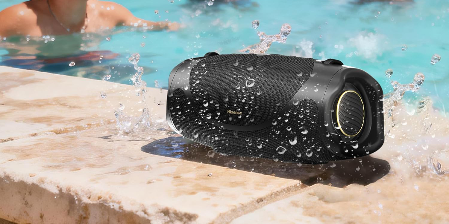 A speaker in water splashing