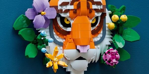 A close up of a tiger's head made of legos