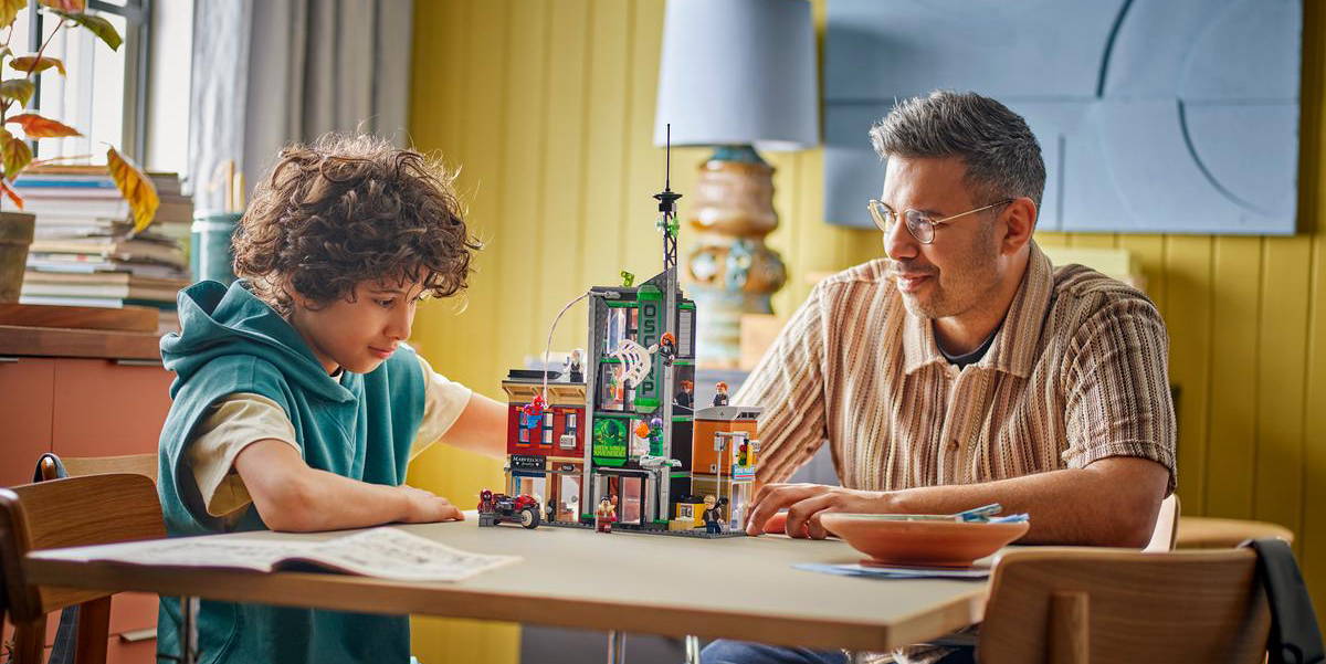 Score LEGO’s Marvel Spider-Man vs. Oscorp set with 8 minifigures before it retires down at $110 (Reg. $140)