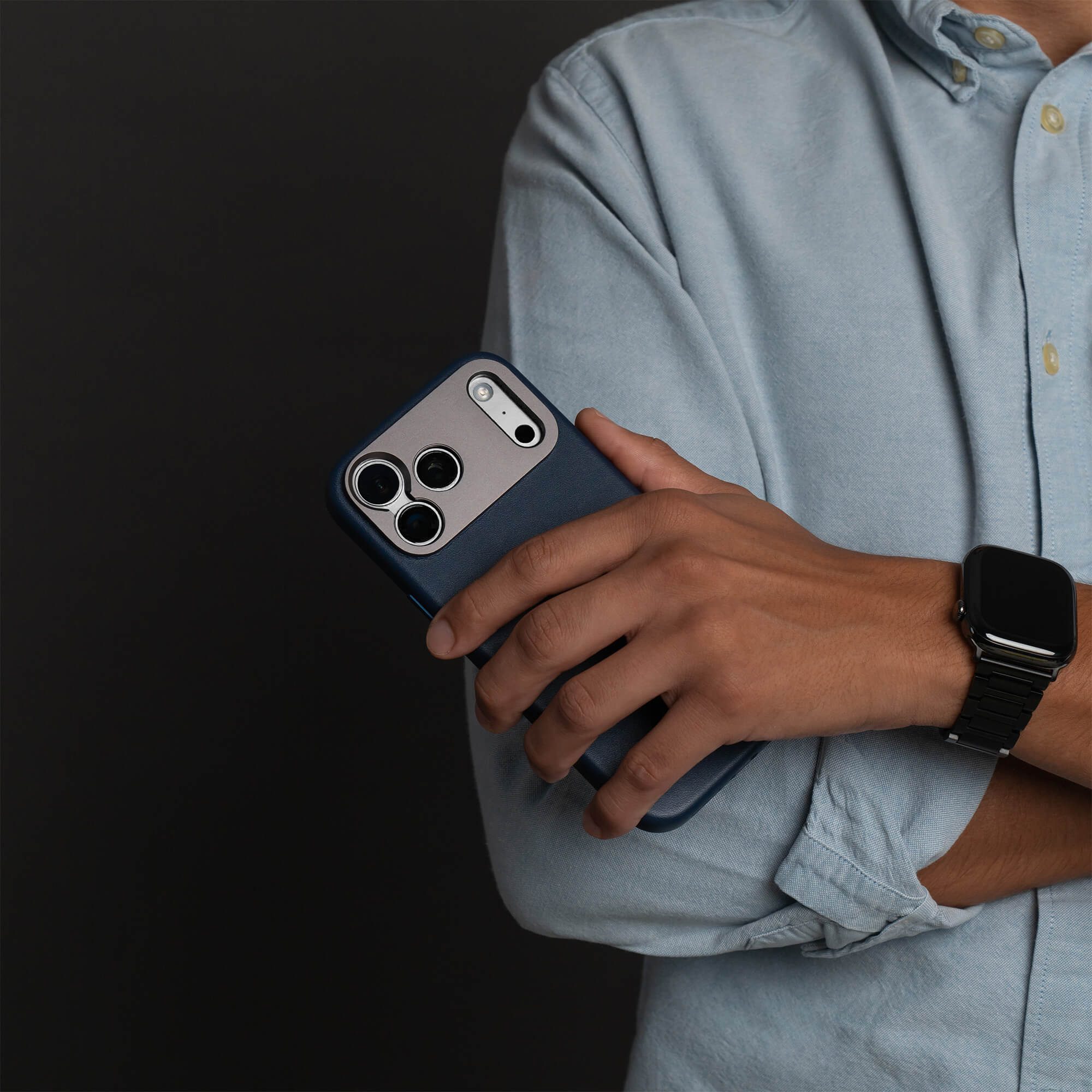 A person holding a cell phone
